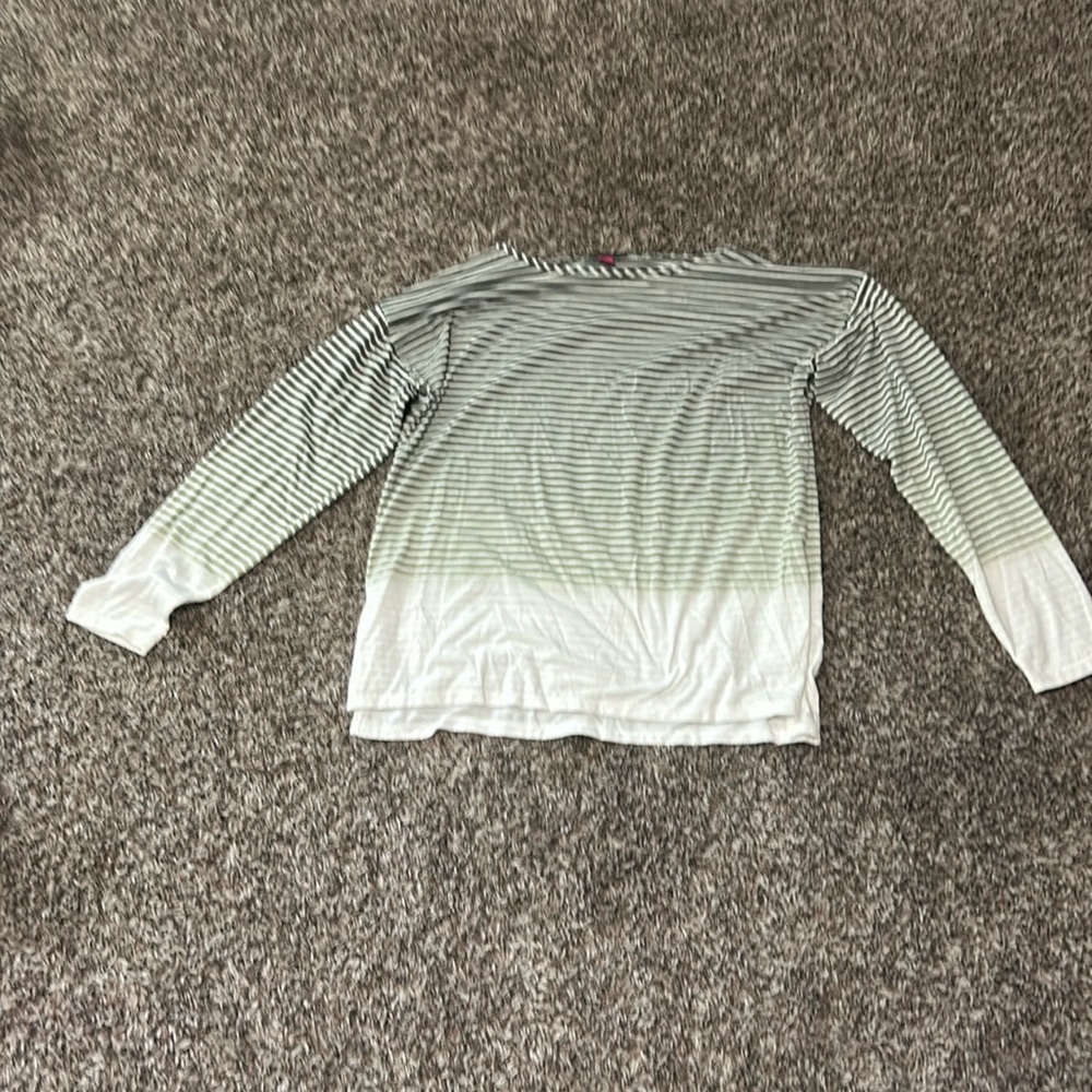Brand is Vince Camuto, size is medium, been worn few times. Soft and long sleeve
